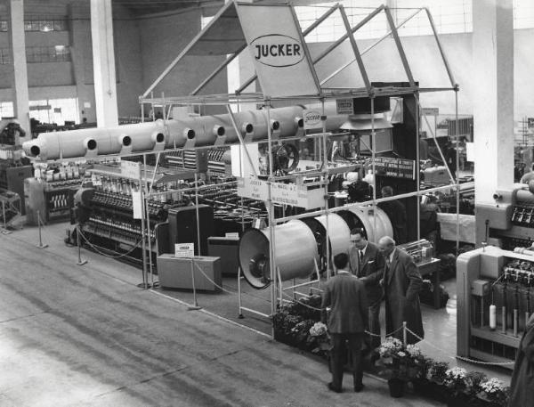 Fiera di Milano - Campionaria 1957 - Padiglione macchine per l'industria tessile e per maglieria - Interno