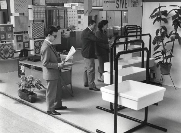 Fiera di Milano - Campionaria 1957 - Padiglione delle ceramiche e cristallerie - Interno