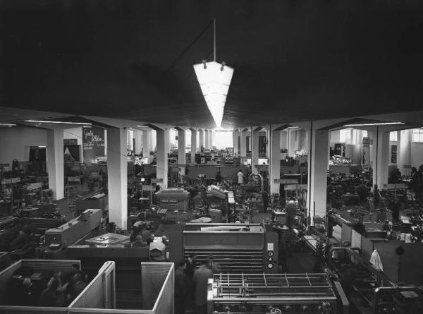 Fiera di Milano - Campionaria 1957 - Padiglione dell'industria cartaria, imballaggio, macchine ed arti grafiche - Interno