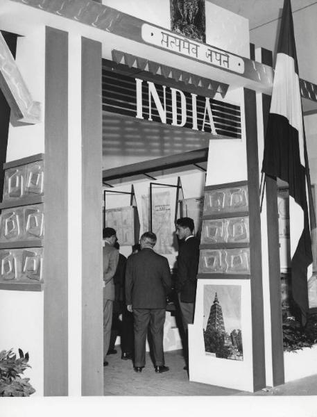 Fiera di Milano - Campionaria 1957 - Palazzo delle nazioni - Mostra ufficiale dell'India