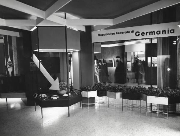 Fiera di Milano - Campionaria 1957 - Palazzo delle nazioni - Mostra ufficiale della Germania