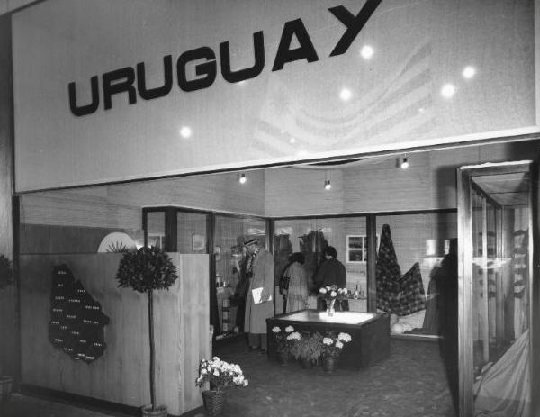 Fiera di Milano - Campionaria 1957 - Palazzo delle nazioni - Mostra ufficiale del'Uruguay