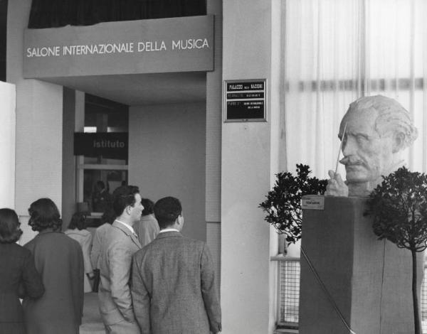 Fiera di Milano - Campionaria 1957 - Salone internazionale della musica - Interno