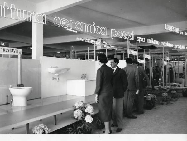 Fiera di Milano - Campionaria 1957 - Padiglione materie prime, semilavorati e prodotti finiti in materia plastica - Stand della Manifattura Ceramica Pozzi