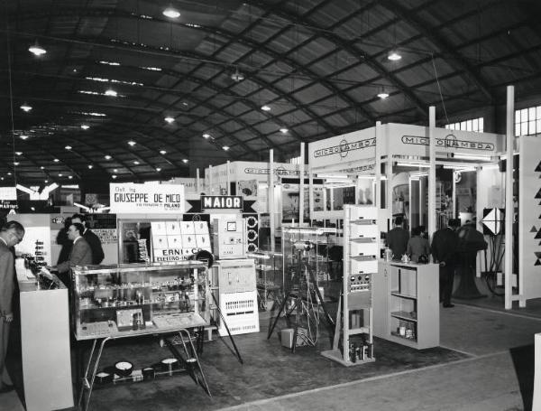 Fiera di Milano - Campionaria 1957 - Padiglione dell'elettrotecnica, elettromeccanica e telecomunicazioni - Interno