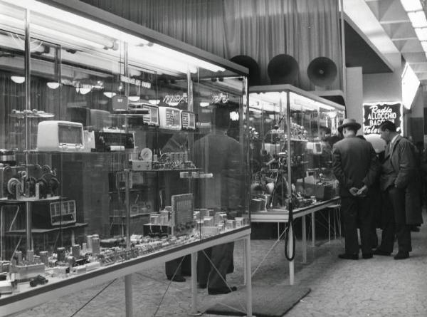 Fiera di Milano - Campionaria 1957 - Padiglione dell'elettrotecnica, elettromeccanica e telecomunicazioni - Interno