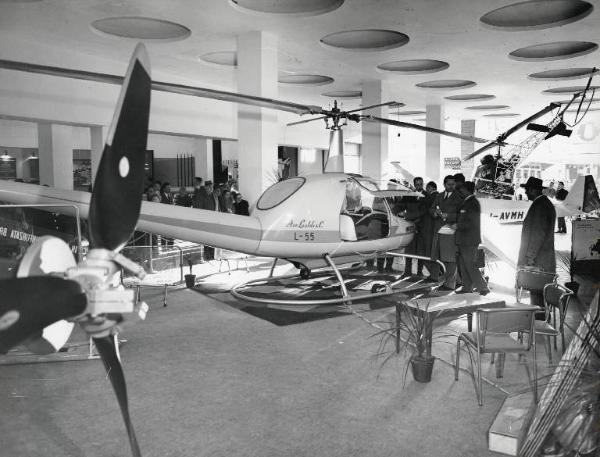 Fiera di Milano - Campionaria 1957 - Padiglione del Salone del motore d'aviazione - Elicottero Aer Lualdi & C.