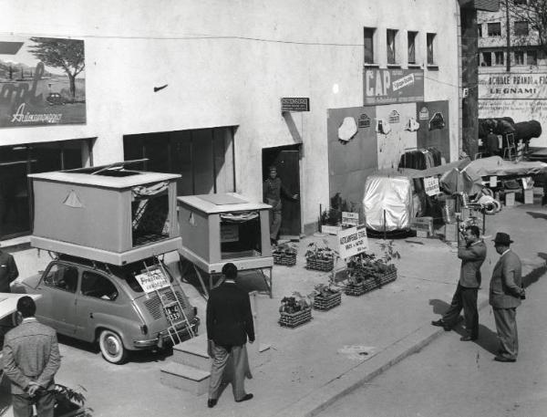 Fiera di Milano - Campionaria 1957 - Corte dello sport - Rimorchi da turismo e campeggio