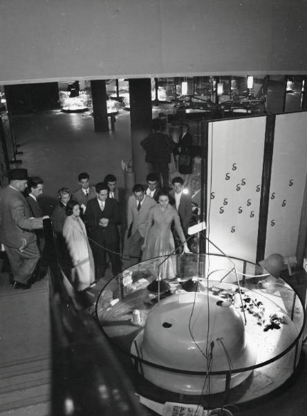 Fiera di Milano - Campionaria 1957 - Padiglione delle mostre dei gas liquidi - Interno