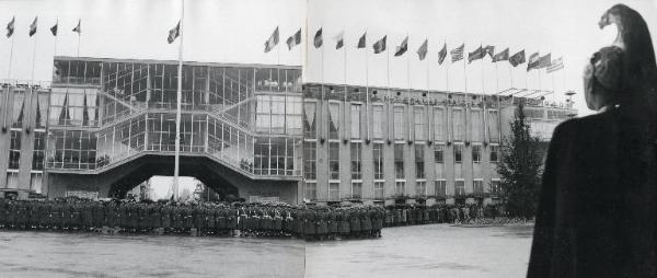 Fiera di Milano - Campionaria 1958 - Visita del presidente della Repubblica Giovanni Gronchi in occasione della inaugurazione - Veduta panoramica