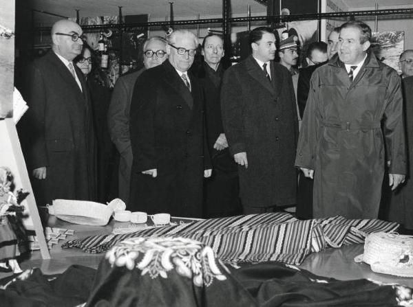 Fiera di Milano - Campionaria 1958 - Visita del presidente della Repubblica Giovanni Gronchi in occasione della inaugurazione