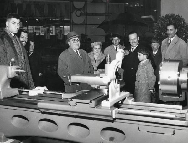 Fiera di Milano - Campionaria 1958 - Visita del ministro dell'industria e del commercio Silvio Gava