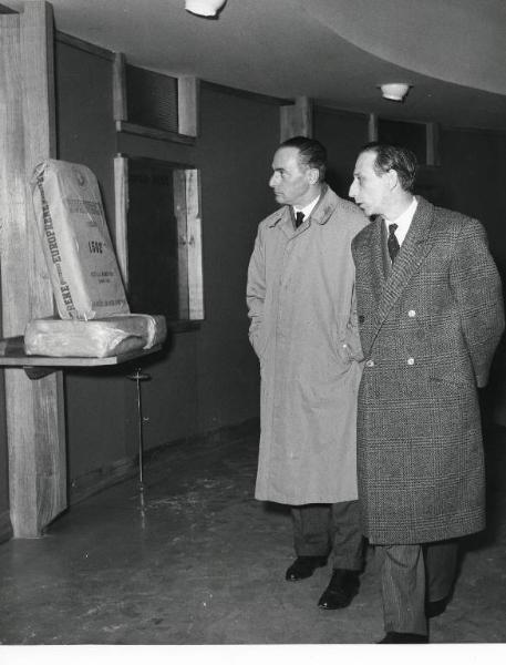 Fiera di Milano - Campionaria 1958 - Visita del presidente dell'ENI Enrico Mattei