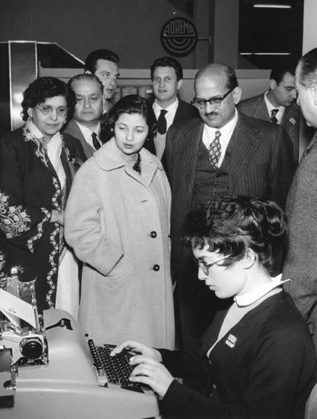 Fiera di Milano - Campionaria 1958 - Visita dell'ambasciatore indiano Khub Chand