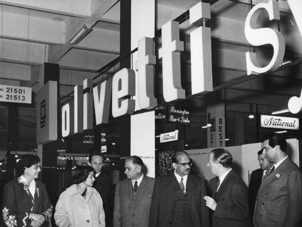 Fiera di Milano - Campionaria 1958 - Visita dell'ambasciatore indiano Khub Chand