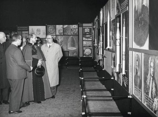 Fiera di Milano - Campionaria 1958 - Visita dell'arcivescovo di Milano Giovanni Battista Montini (poi, Papa Paolo VI)