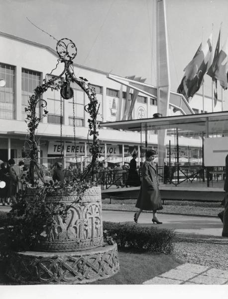 Fiera di Milano - Campionaria 1958 - Largo X - Giardino e padiglione del Gruppo Finmare