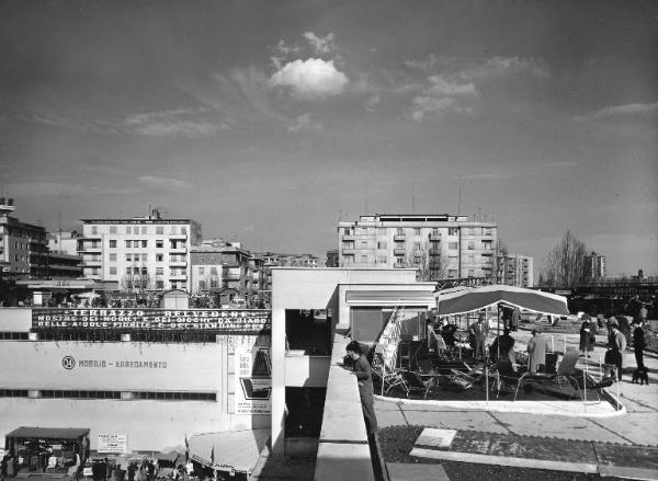 Fiera di Milano - Campionaria 1958 - Terrazzo Belvedere - Mostra dei mobili e giochi da giardino, delle aiuole fiorite e dei giardini pensili