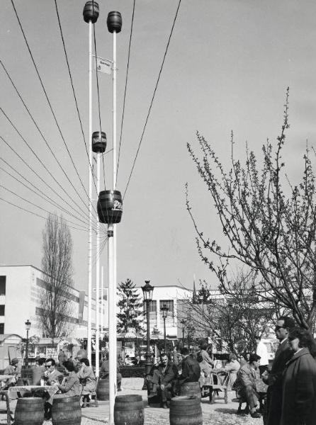 Fiera di Milano - Campionaria 1958 - Installazione pubblicitaria della birra Pilsner Urquell