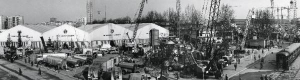 Fiera di Milano - Campionaria 1958 - Settore dell'edilizia - Padiglione macchine apparecchi per agricoltura - Veduta panoramica