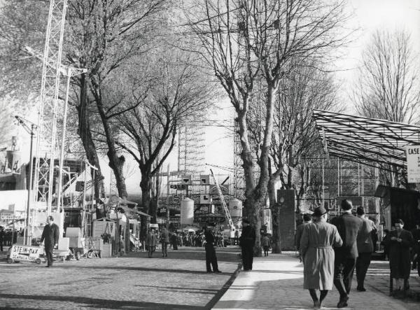 Fiera di Milano - Campionaria 1958 - Viale del lavoro - Settore dell'edilizia