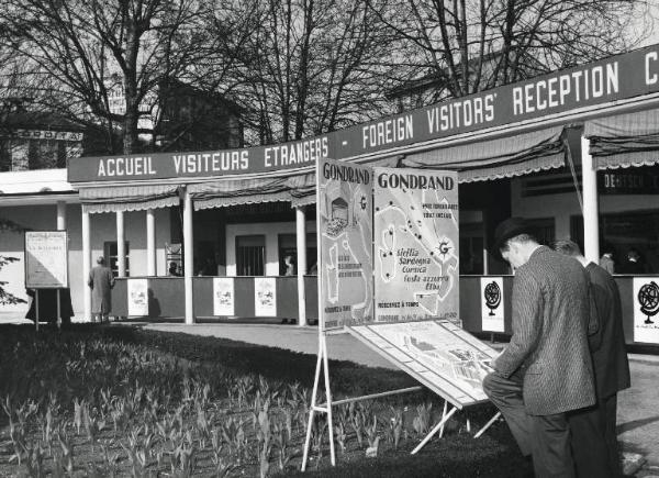 Fiera di Milano - Campionaria 1958 - Ufficio informazioni e ricevimento stranieri