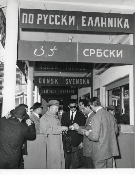 Fiera di Milano - Campionaria 1958 - Ufficio informazioni e ricevimento stranieri