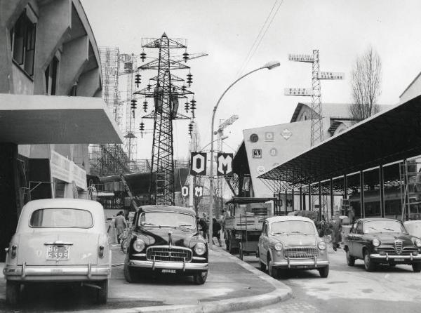 Fiera di Milano - Campionaria 1958 - Trasporto di merci in fase di smobilitazione