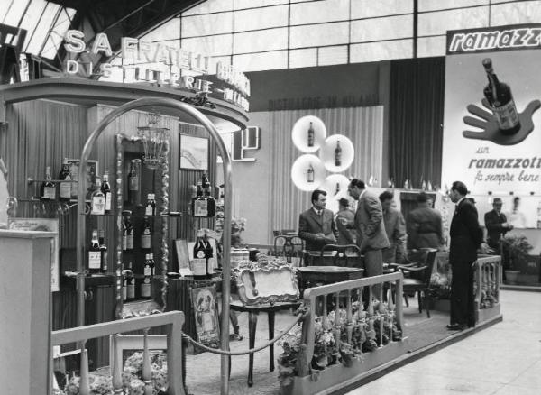 Fiera di Milano - Campionaria 1958 - Padiglione dei liquori - Interno