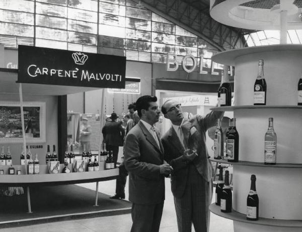 Fiera di Milano - Campionaria 1958 - Padiglione dei vini - Interno