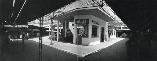 Fiera di Milano - Campionaria 1958 - Corte dei vini - Veduta panoramica - Stand dei Vini Bolla