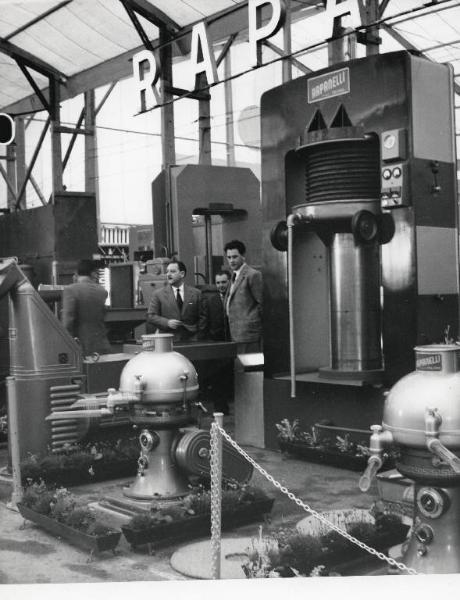 Fiera di Milano - Campionaria 1958 - Padiglione delle macchine olearie - Interno