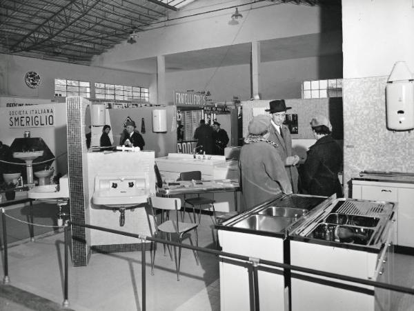 Fiera di Milano - Campionaria 1958 - Padiglione materiali per l'edilizia, impianti e apparecchi igienicosanitari - Interno