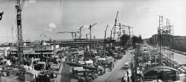 Fiera di Milano - Campionaria 1958 - Settore dell'edilizia - Padiglione macchine e materiali per l'edilizia