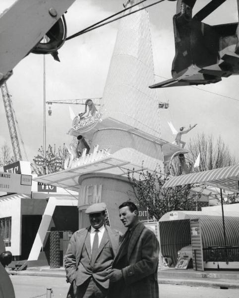 Fiera di Milano - Campionaria 1958 - Viale del lavoro - Mostre all'aperto - Stand Ondulux