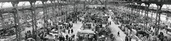 Fiera di Milano - Campionaria 1958 - Padiglione macchine utensili per la lavorazione dei metalli, macchine per la lavorazione del legno, utensileria e accessori - Interno - Veduta panoramica