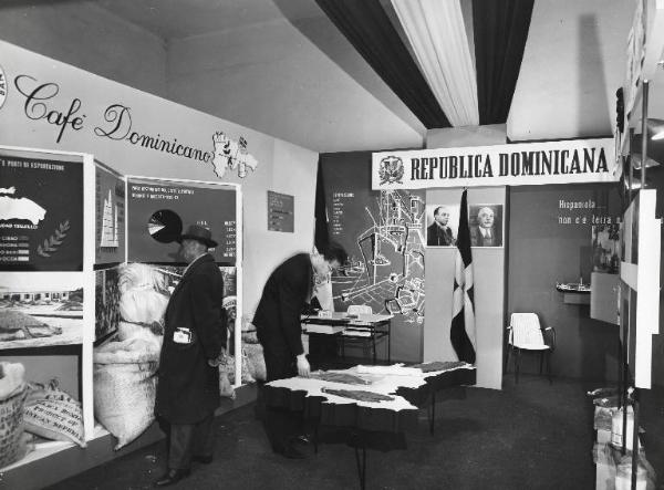 Fiera di Milano - Campionaria 1958 - Palazzo delle nazioni - Mostra ufficiale della Repubblica Dominicana