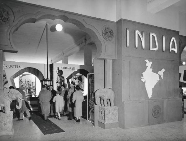 Fiera di Milano - Campionaria 1958 - Palazzo delle nazioni - Mostra ufficiale dell'India