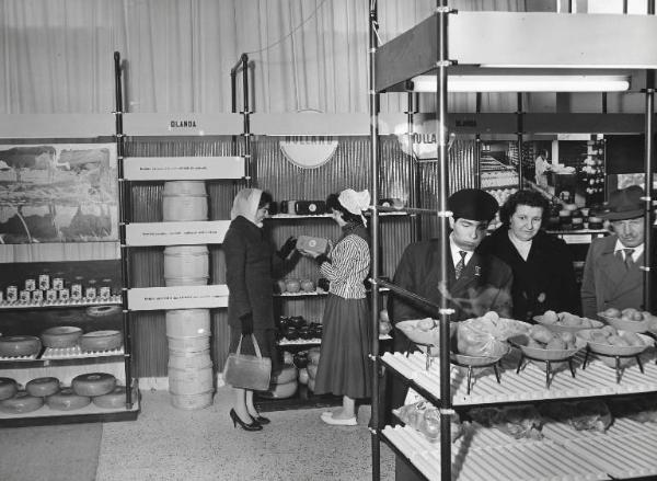 Fiera di Milano - Campionaria 1958 - Palazzo delle nazioni - Mostra ufficiale dell'Olanda