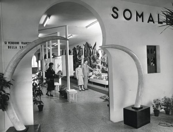 Fiera di Milano - Campionaria 1958 - Palazzo delle nazioni - Mostra ufficiale della Somalia