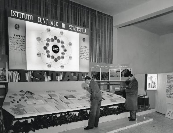 Fiera di Milano - Campionaria 1958 - Stand dell'Istituto nazionale di statistica (ISTAT)