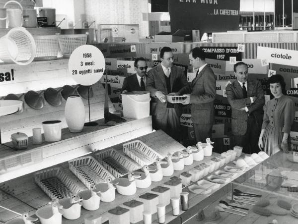 Fiera di Milano - Campionaria 1958 - Padiglione delle materie plastiche - Interno Stand della Kartell