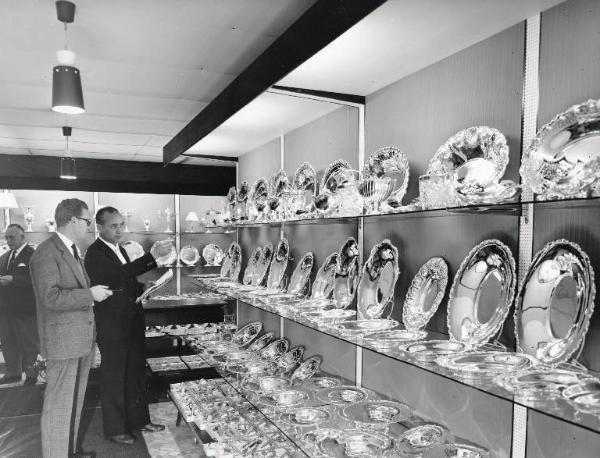 Fiera di Milano - Campionaria 1958 - Padiglione dell'argenteria, oreficeria, orologeria e affini - Interno