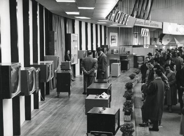 Fiera di Milano - Campionaria 1958 - Padiglione dell'elettronica, radio e televisione - Interno