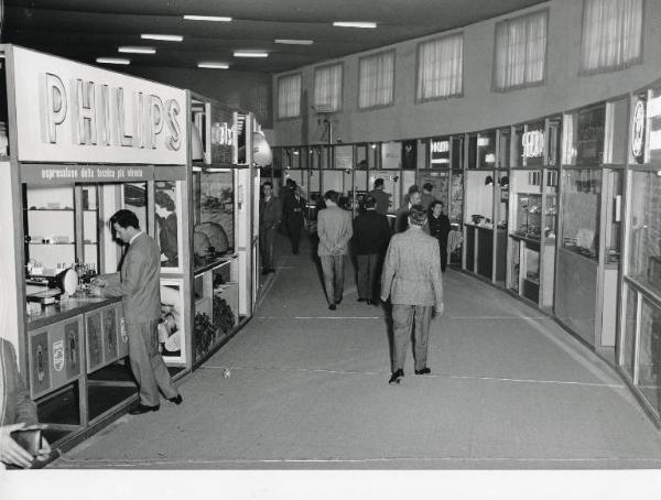 Fiera di Milano - Campionaria 1958 - Padiglione del Salone dei componenti radio, tv, elettronica - Interno