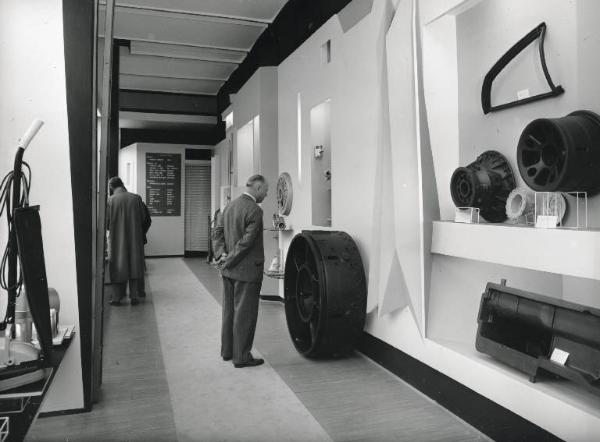 Fiera di Milano - Campionaria 1958 - Padiglione della Società Italiana per il Magnesio e Leghe del Magnesio - Interno