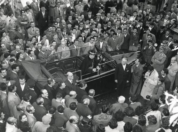 Fiera di Milano - Campionaria 1959 - Visita dell'arcivescovo di Milano Giovanni Battista Montini (poi, Papa Paolo VI)