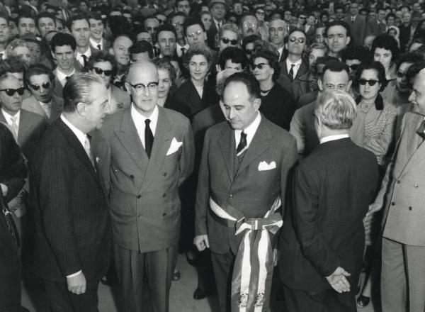 Fiera di Milano - Campionaria 1959 - Donazione del comune di Roma di una copia della Lupa Capitolina - Cerimonia