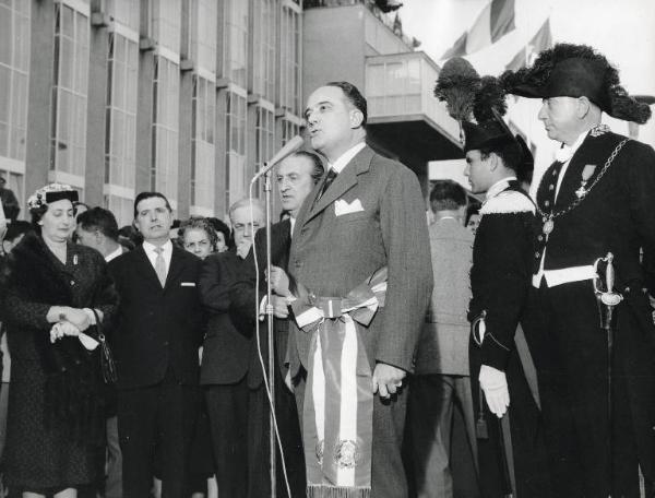 Fiera di Milano - Campionaria 1959 - Donazione del comune di Roma di una copia della Lupa Capitolina - Cerimonia - Discorso del sindaco di Roma Urbano Cioccetti