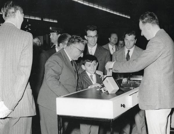 Fiera di Milano - Campionaria 1959 - Visita del Presidente della Camera Giovanni Leone